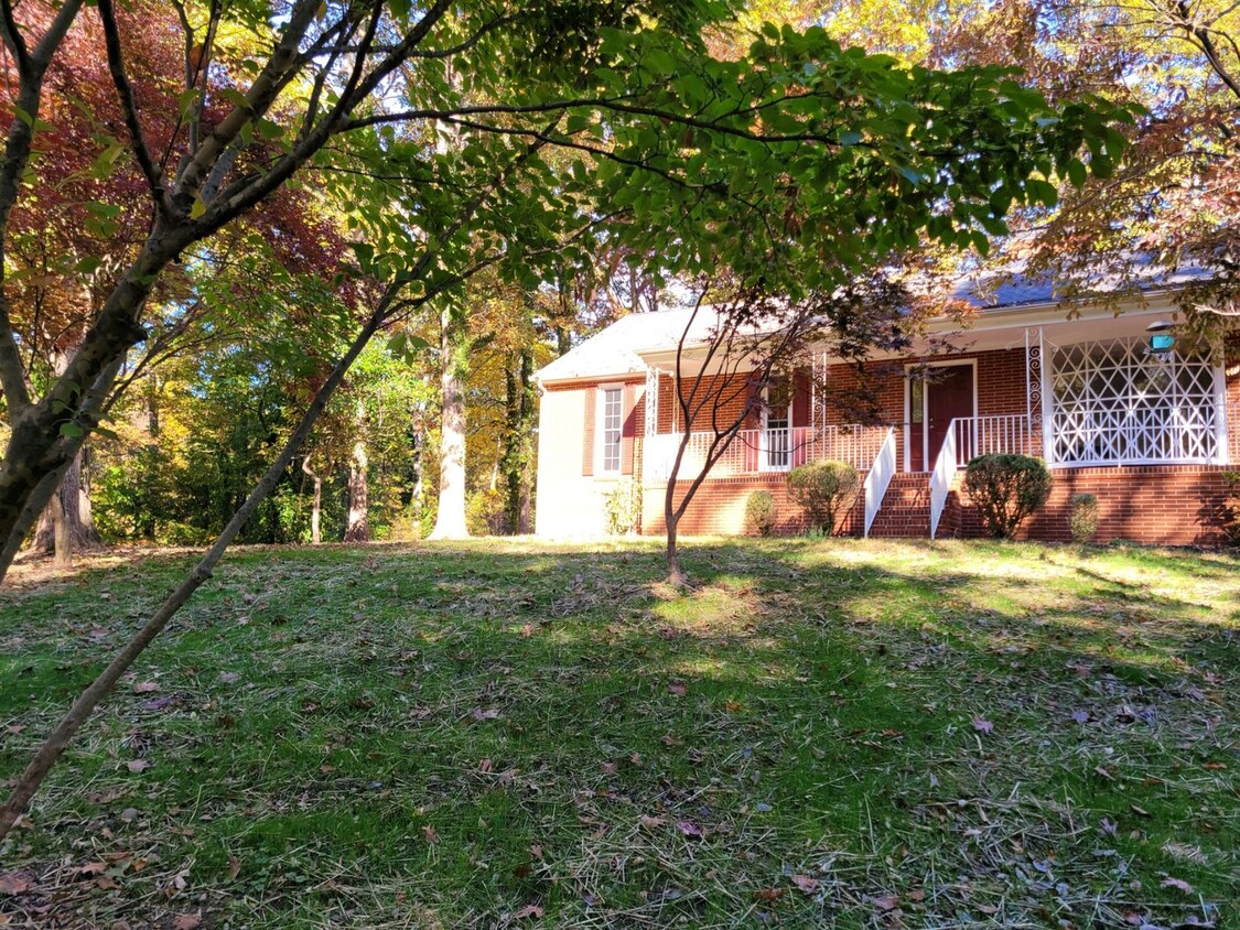 Primary Photo - Spacious brick rancher in Bon Air just ste...