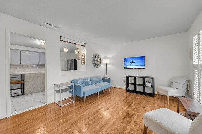 Foto del edificio - 1417 Rainbow Rd