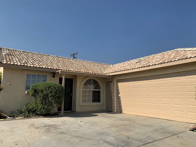 Foto del edificio - Clean 3 Bedroom 2 Bath