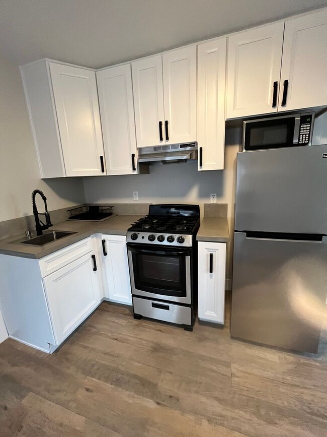 Building Photo - 3 bedroom 3 bathroom home in Lemon Grove! ...