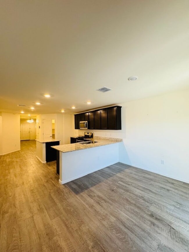 Building Photo - Northwest/ Marana- 5 Bedroom/ 3 Bathroom h...
