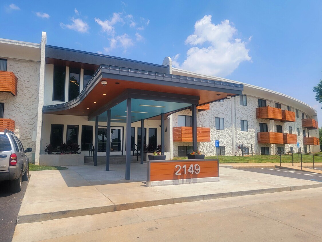 The Columns Apartments Apartments in Springfield, MO