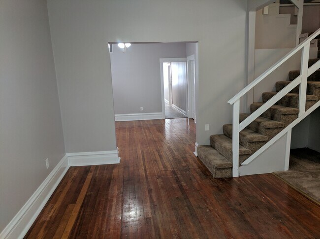 Living Room #1 - 1923 W Addison St