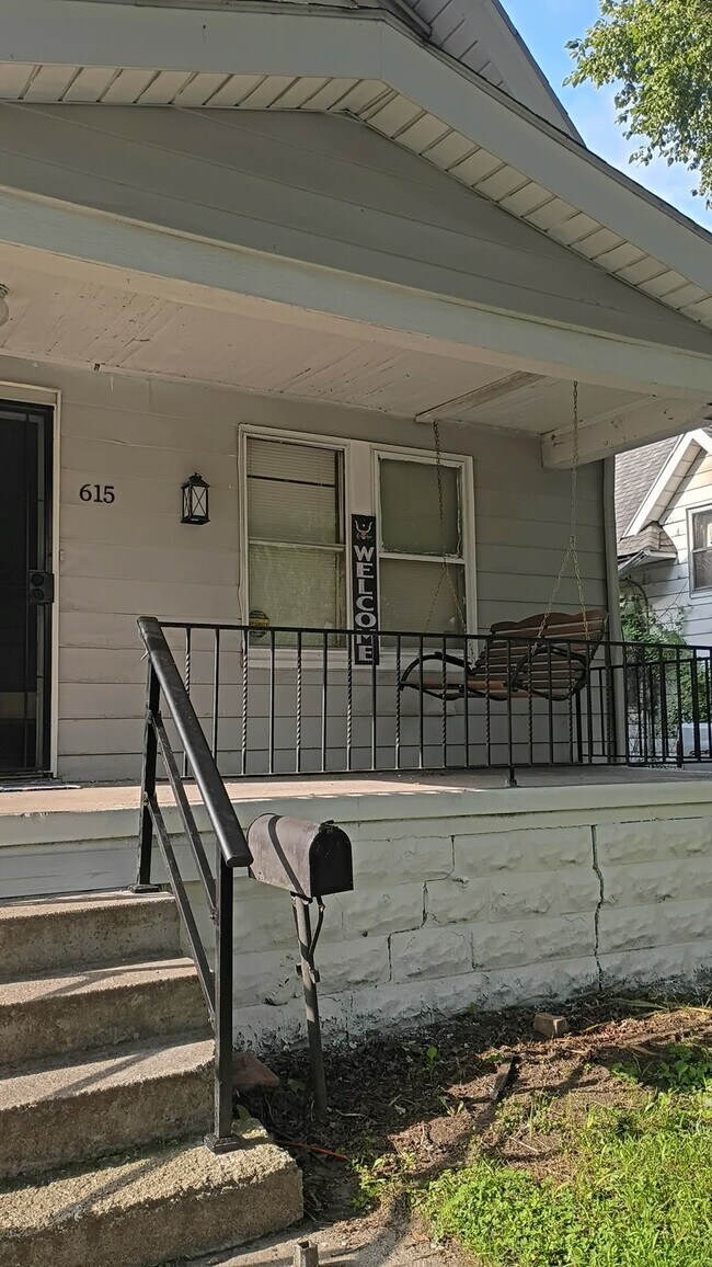 Foto del edificio - 615 Prouty Ave