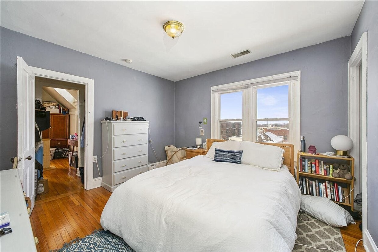 Primary Photo - 413 S Baldwin St