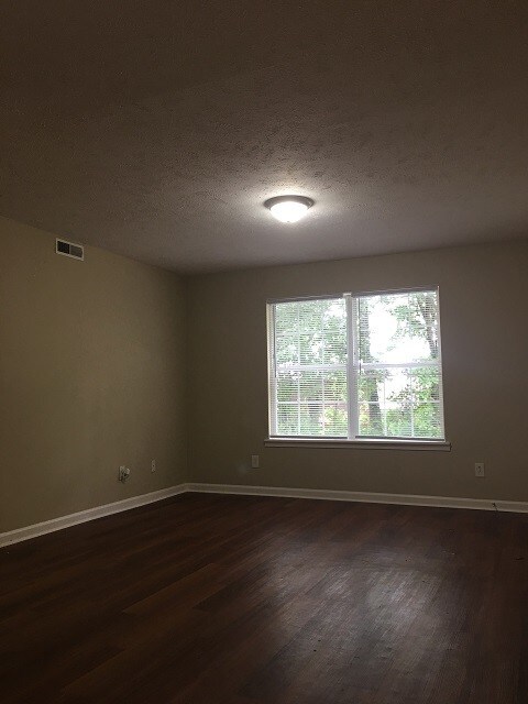 Foto del edificio - 3854 Northeast Dr