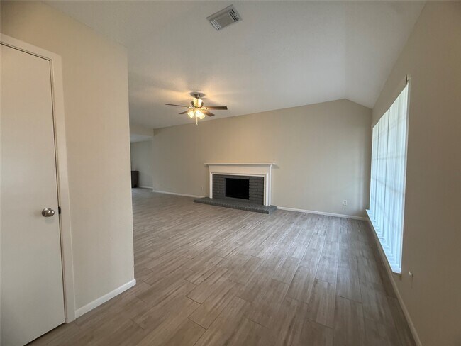 Building Photo - 18074 Glenledi Dr