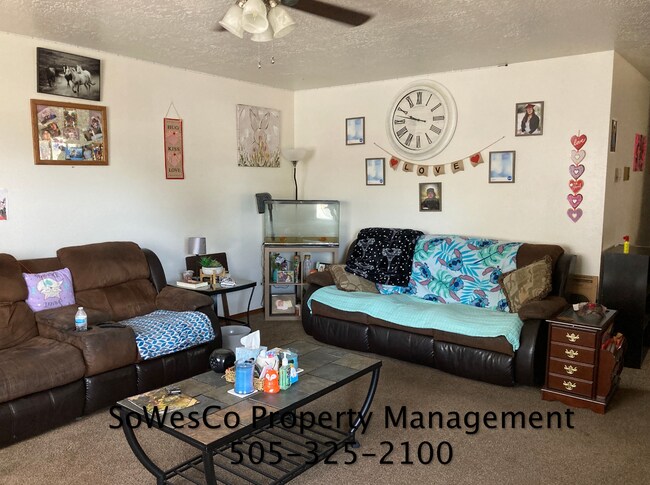 Foto del edificio - Three Bedroom Home with Garage and Two Baths