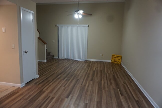 Foto del edificio - 2 Bedroom End Unit Townhome Near NAS