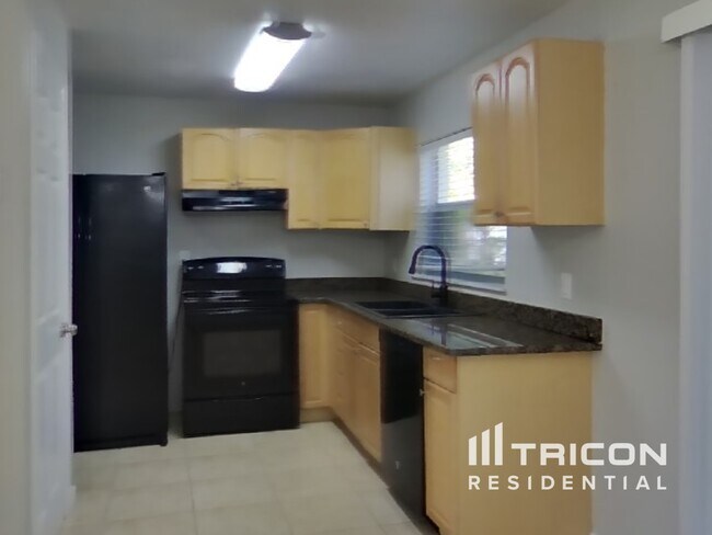 Foto del edificio - 227 Lochmond Dr