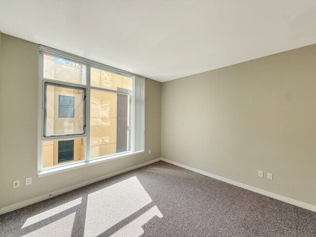 Foto del edificio - East Village Condo with City Views & Reser...