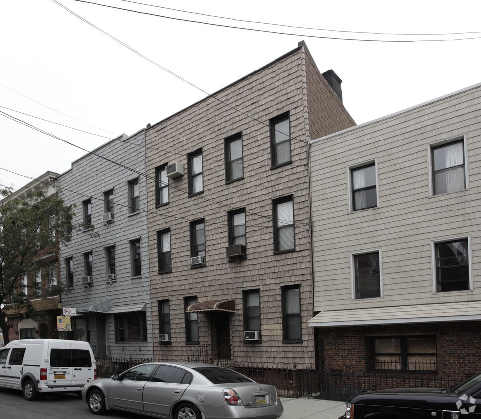 Primary Photo - 409 Humboldt St