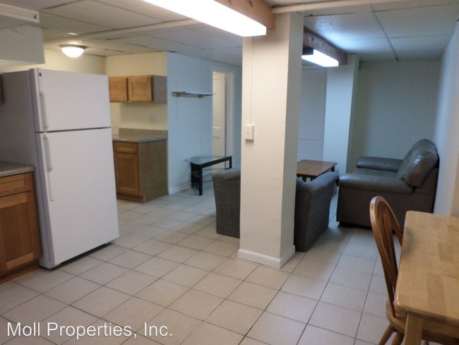 Building Photo - 111 Blair St