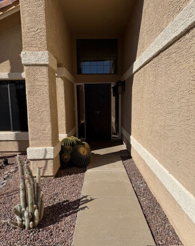 Building Photo - Oro Valley- 3 bedroom/ 3 bathroom single f...