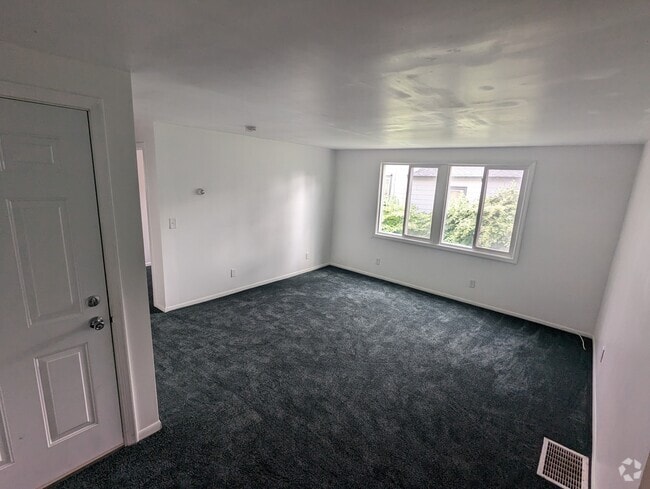 Building Photo - 1613 Iowa Ave