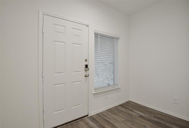 Building Photo - 1055 Llano Trl
