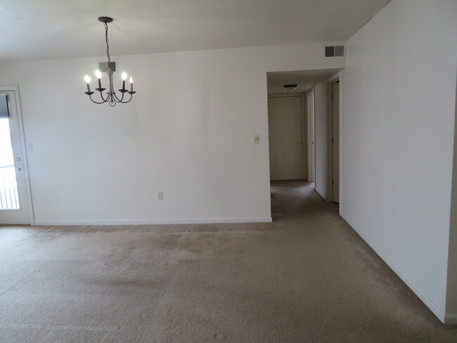 Living/Dining Area - 805 Mattern Orchard Dr