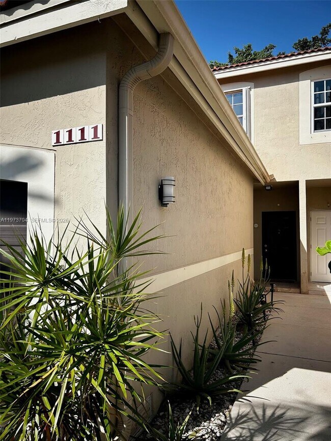 Foto del edificio - 1111 Sorrento Dr