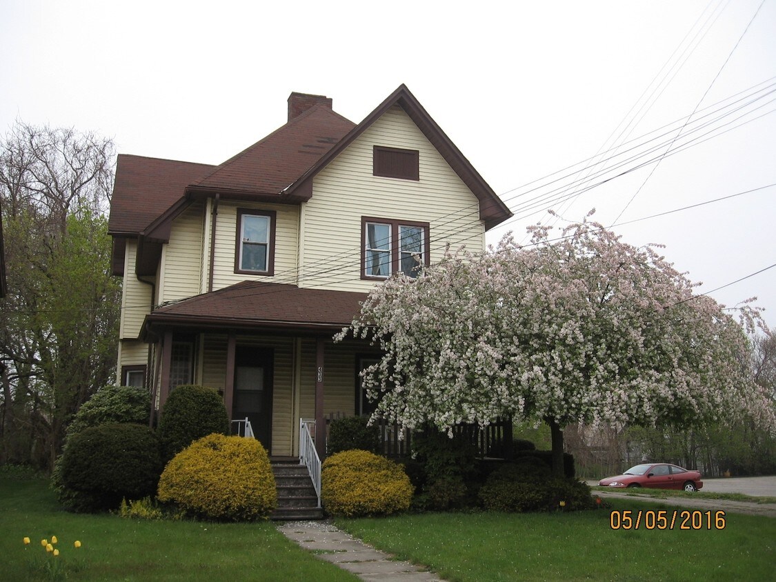 Primary Photo - 433 W Prospect Rd