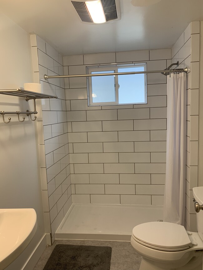 Shared Bathroom - 2613 Marine Ave SW