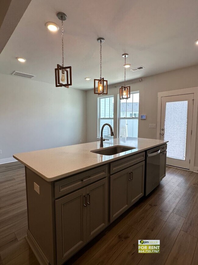 Foto del edificio - 3/2.5 Townhome Available Now!