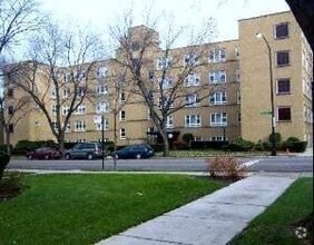 Building Photo - 5335 N California Ave