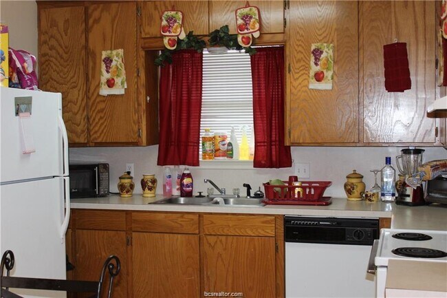 Building Photo - 2604 Pecan Ridge Dr