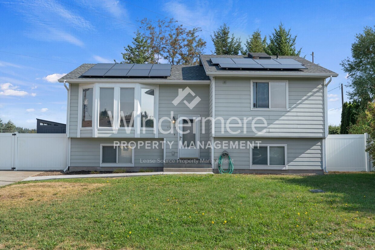 Foto principal - 4-Bedroom 2 Full Bath Home In The Valley -...