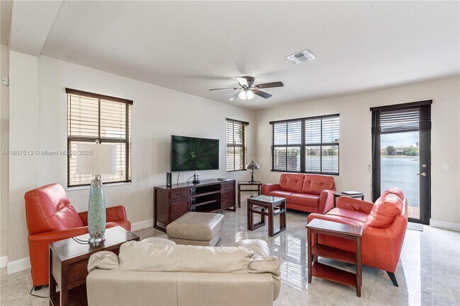 Foto del edificio - 8435 Lakeview Trail