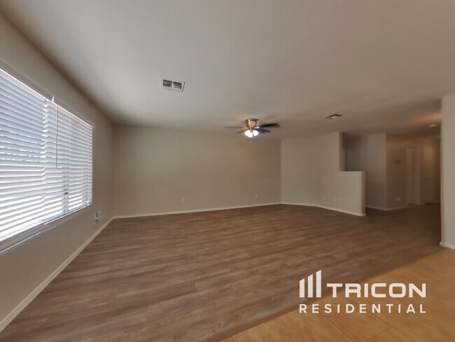 Foto del edificio - 43714 Cale Dr