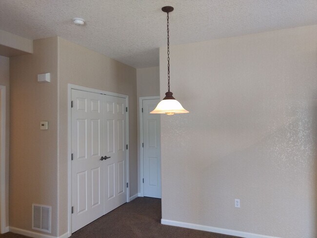 Building Photo - Cozy 2 bed 2 bath condo @ The Boulders (Th...