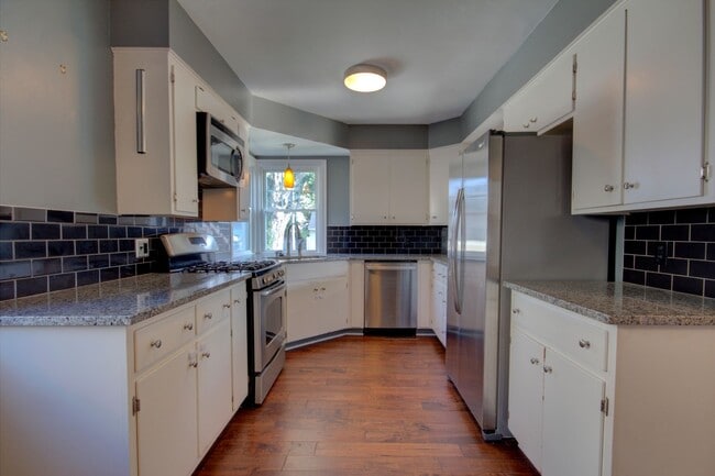Building Photo - Cute 3 Bed Home