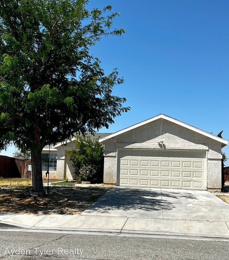 3749 Hatcher Pl, Rosamond, CA 93560 House Rental in Rosamond, CA
