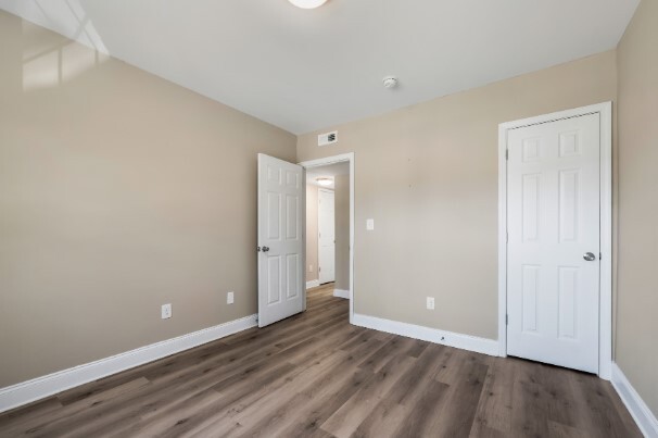 Building Photo - The Pointe Arlington