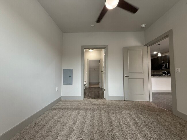 Foto del edificio - 1102 Treeta Trl