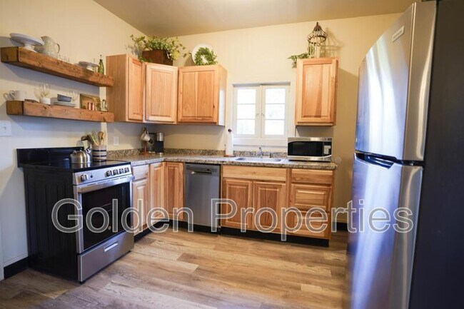Building Photo - 944 N 7th St