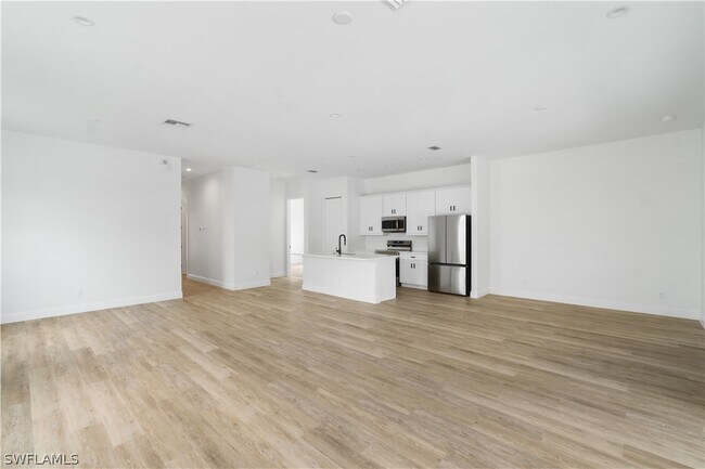 Building Photo - 833 91st Ave N