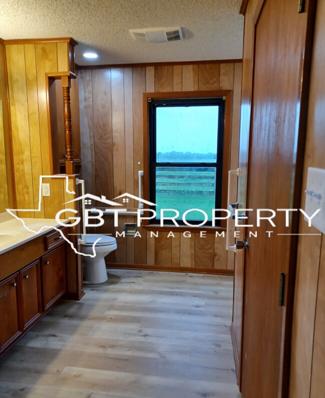 Building Photo - 3 bed 2 bath Single family Home