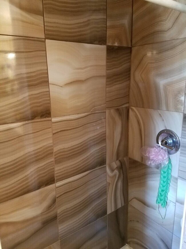 Building Photo - 1027 Hylan Blvd