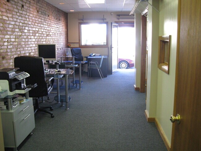 Building Photo - 583 Riverside Ave