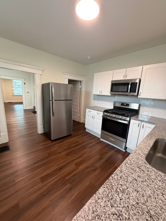 Foto del edificio - Spacious 3 Bed | 1.5 Bath – Prime Clintonv...
