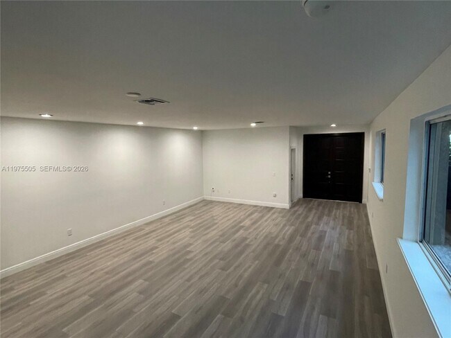 Foto del edificio - 2840 Shipping Ave