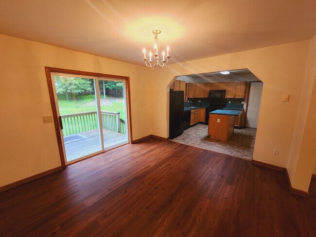 Foto del edificio - Wonderful 3 bedroom 2.5 bath home w/garage