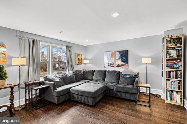 Foto del edificio - 339 Comly Ave