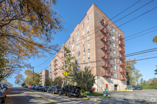 Building Photo - Imperial Towers