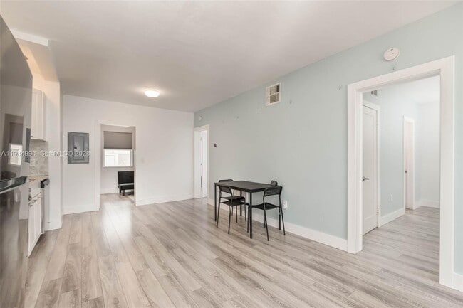 Building Photo - 1275 Marseille Dr