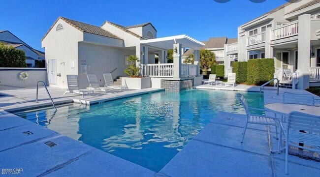 Foto del edificio - 4620 Bay Point Rd