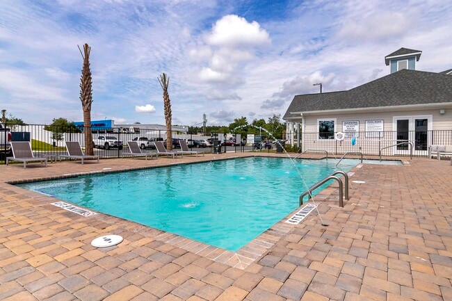 Building Photo - The Pointe Grand Apartment Homes