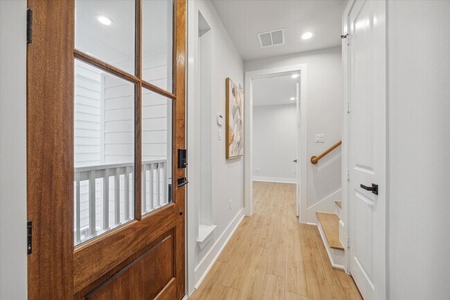 Foto del edificio - 1033 W 17th St