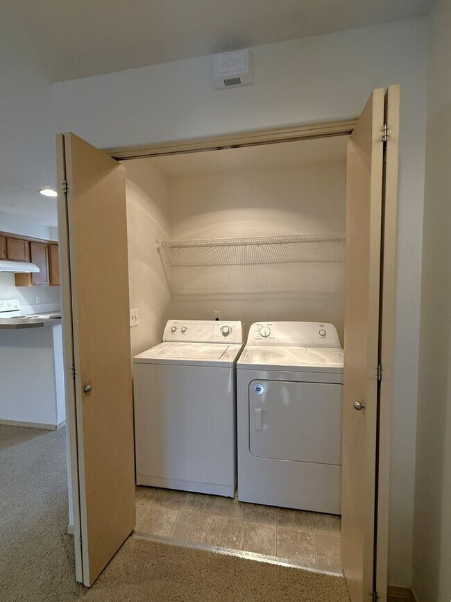 Foto del edificio - 3 Story ~ 3 Bed/3 Bath Townhome in Parkview Village!